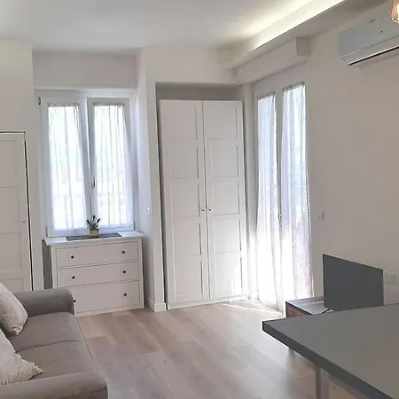 Apartment Casa Alex Ausy, Moderno Monolocale Con Balcone,self Check-in,wifi Free *