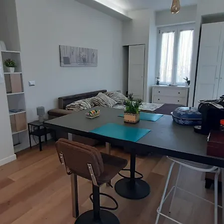 Casa Alex Ausy, Moderno Monolocale Con Balcone,self Check-in,wifi Free *